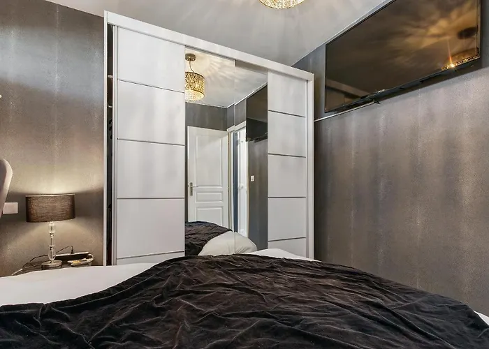 Village Naturiste Port Ambonne * אגדה